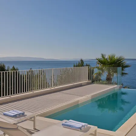 Villa A'more - Seafront Retreat Traù