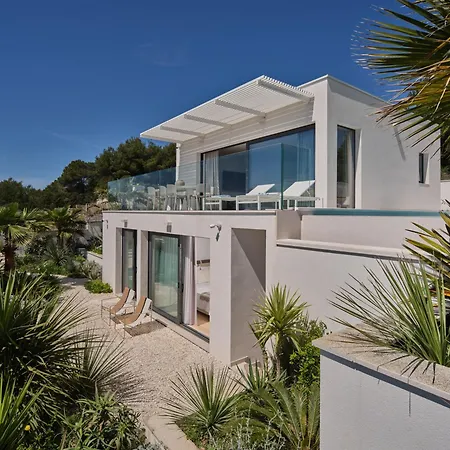 A'more - Seafront Retreat