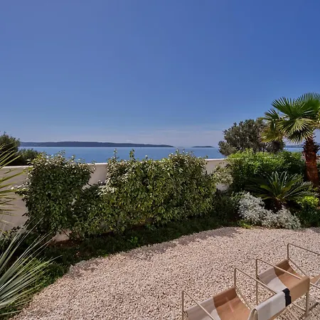 Vila A'more - Seafront Retreat