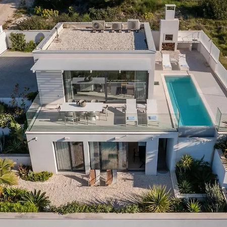 Vila A'more - Seafront Retreat *