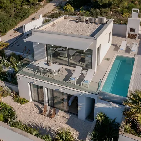 Vila A'more - Seafront Retreat