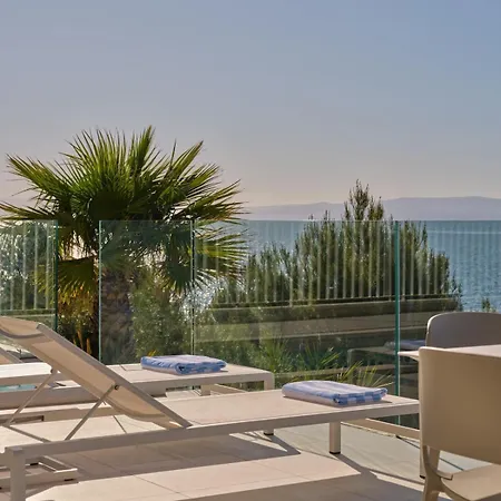 فيلة A'more - Seafront Retreat *