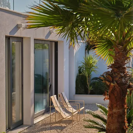 Vila A'more - Seafront Retreat *