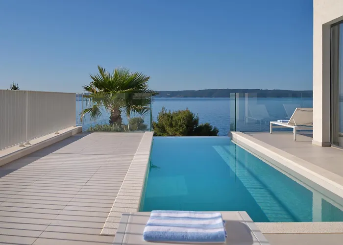 A'more - Seafront Retreat Villa Trogir