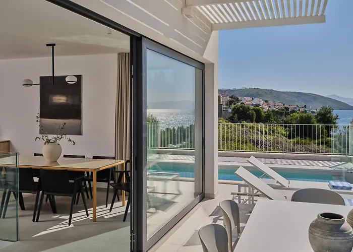 Villa A'more - Seafront Retreat Trogir