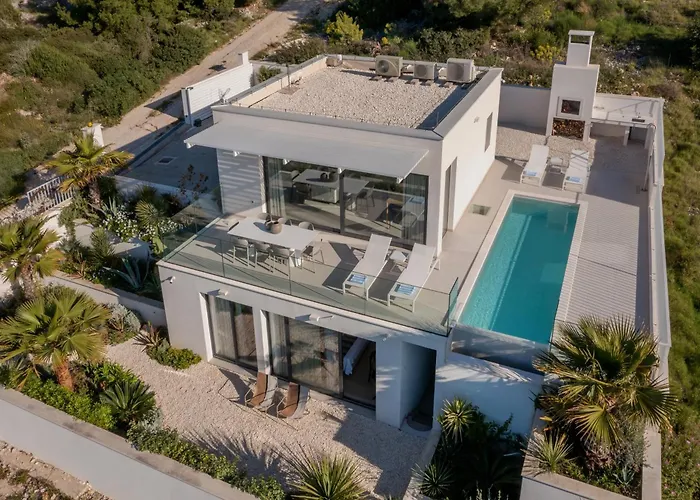 Villa A'more - Seafront Retreat