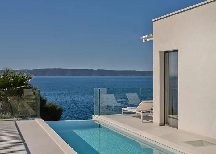 Villa A'more - Seafront Retreat